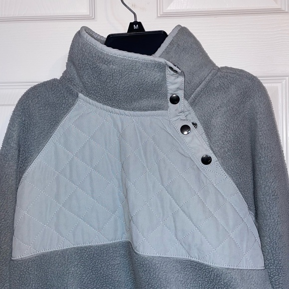 Grey Abercrombie and Fitch Polo Sweatshirt - Picture 4 of 8